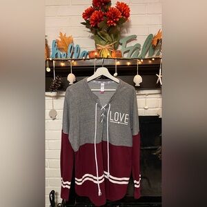 No Boundaries Womens‎ Pullover Sweater XXL 19 Gray Burgundy Love Drawstring